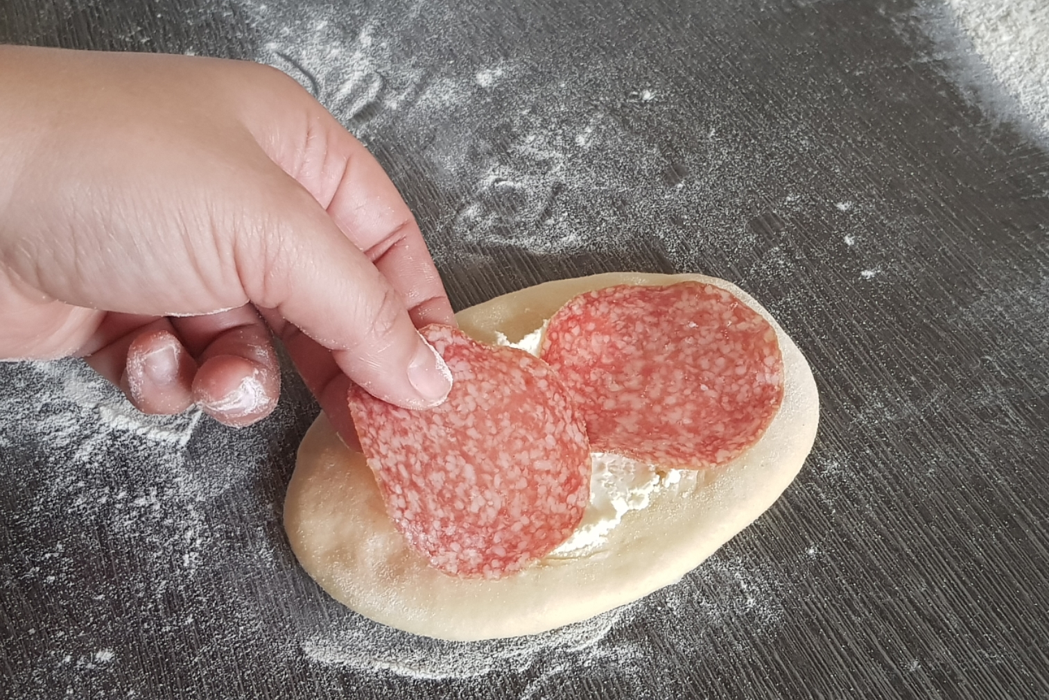 Mozzarella Salami Brot Divi Tv bake and cook